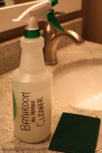 Homemade Bathrom Cleaner | AmandaNaturally.com