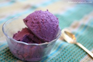 Summer Berry Ice Cream | dairy free | vegan | paleo | AmandaNaturally.com