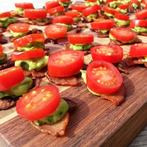 Bacon, Guac & Tomato Bites | AmandaNaturally.com