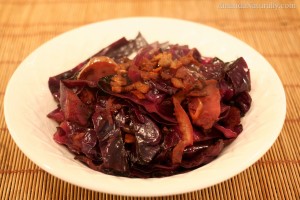Bacon & Apple Braised Cabbage | AmandaNaturally.com