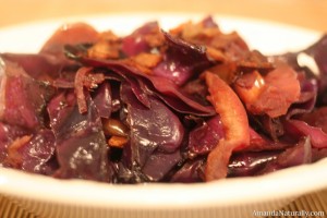 Bacon & Apple Braised Cabbage | AmandaNaturally.com