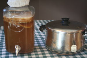 Homemade Kombucha | AmandaNaturally.com